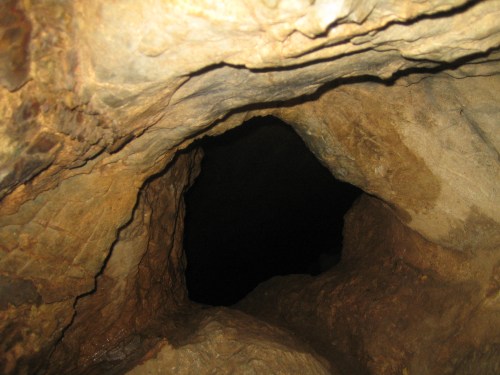 Phakdichumpon Cave